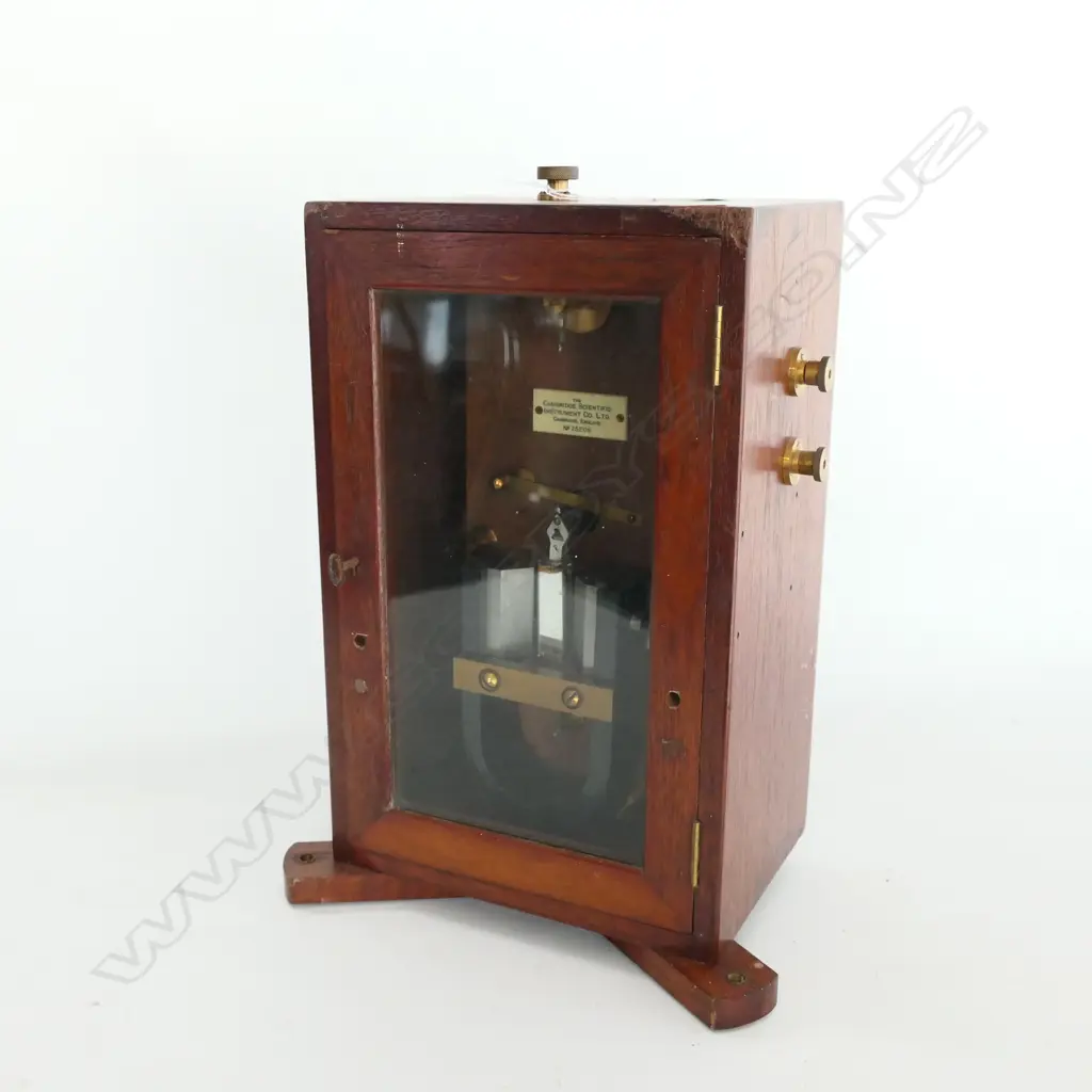 ELECTRO MAGNETIC INSTRUMENT by 'THE CAMBRIDGE INSTRUMENT CO. LTD.'  No.25206, POSSIBLY AN ELECTRODYNAMOMETER, MAHOG CASE Image 1++